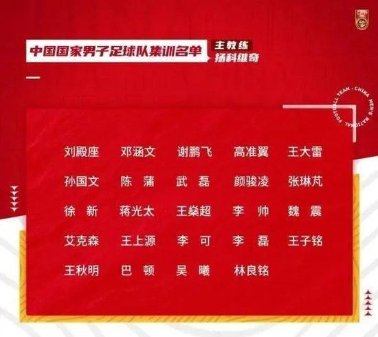 “我们有队内分析师，有一位了不起的教练，他们会给我们提供信息，告诉我们场上哪里有空间，以及我可以在哪个位置接球。